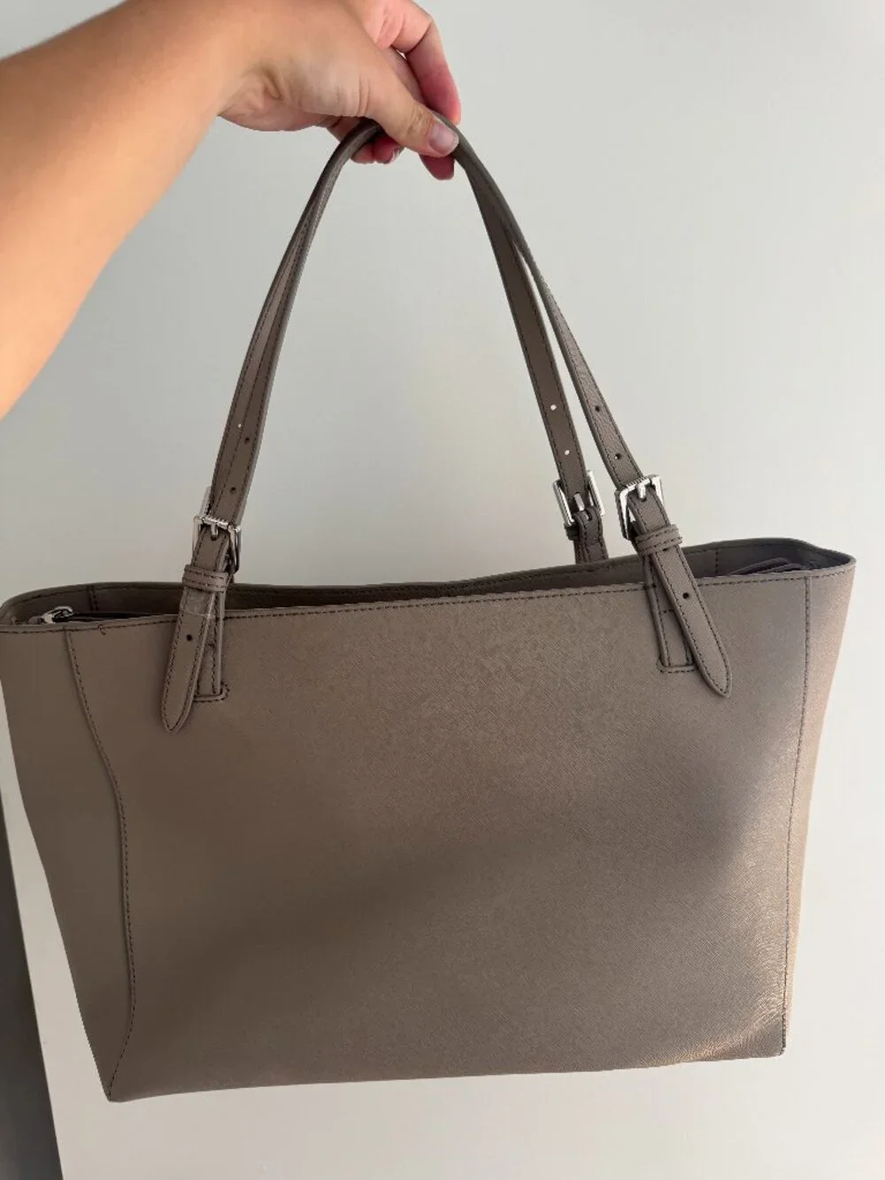 Tory Burch 100% Leather Tote Bag in Taupe (Like New)